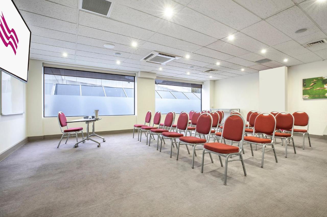 Crowne Plaza Canberra By Ihg Exterior photo