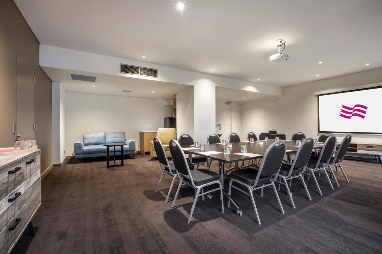 Crowne Plaza Canberra By Ihg Exterior photo