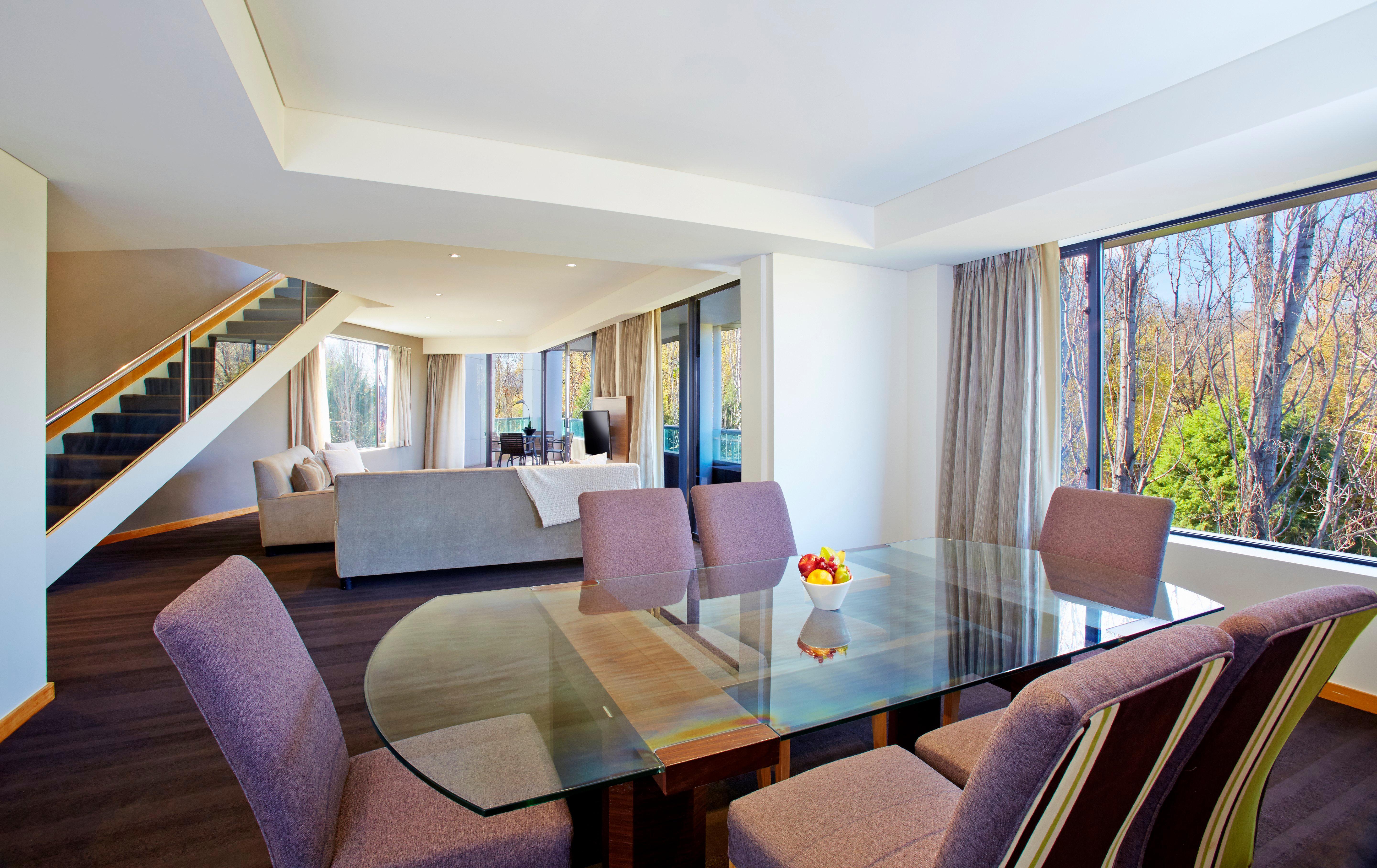 Crowne Plaza Canberra By Ihg Exterior photo