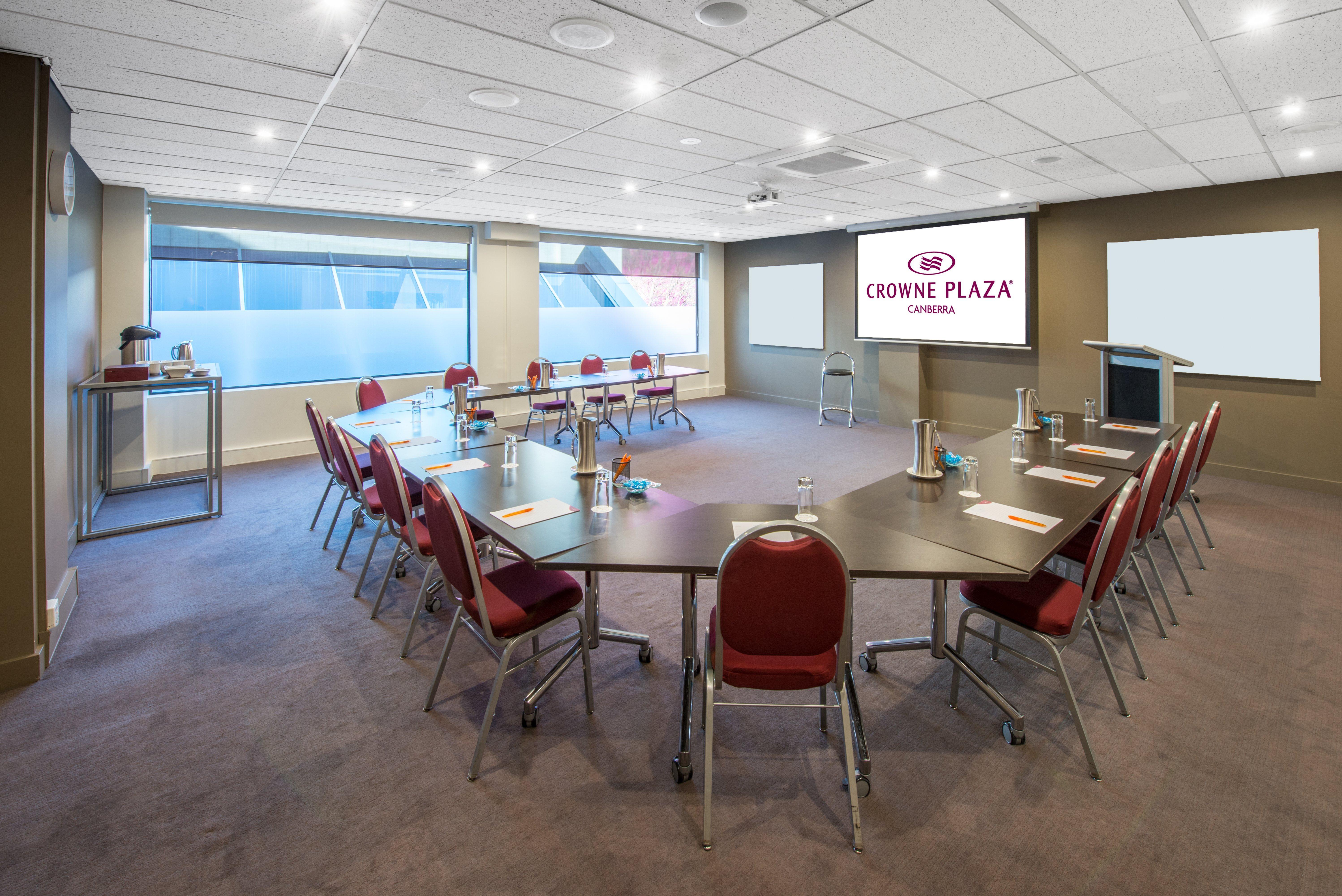 Crowne Plaza Canberra By Ihg Exterior photo