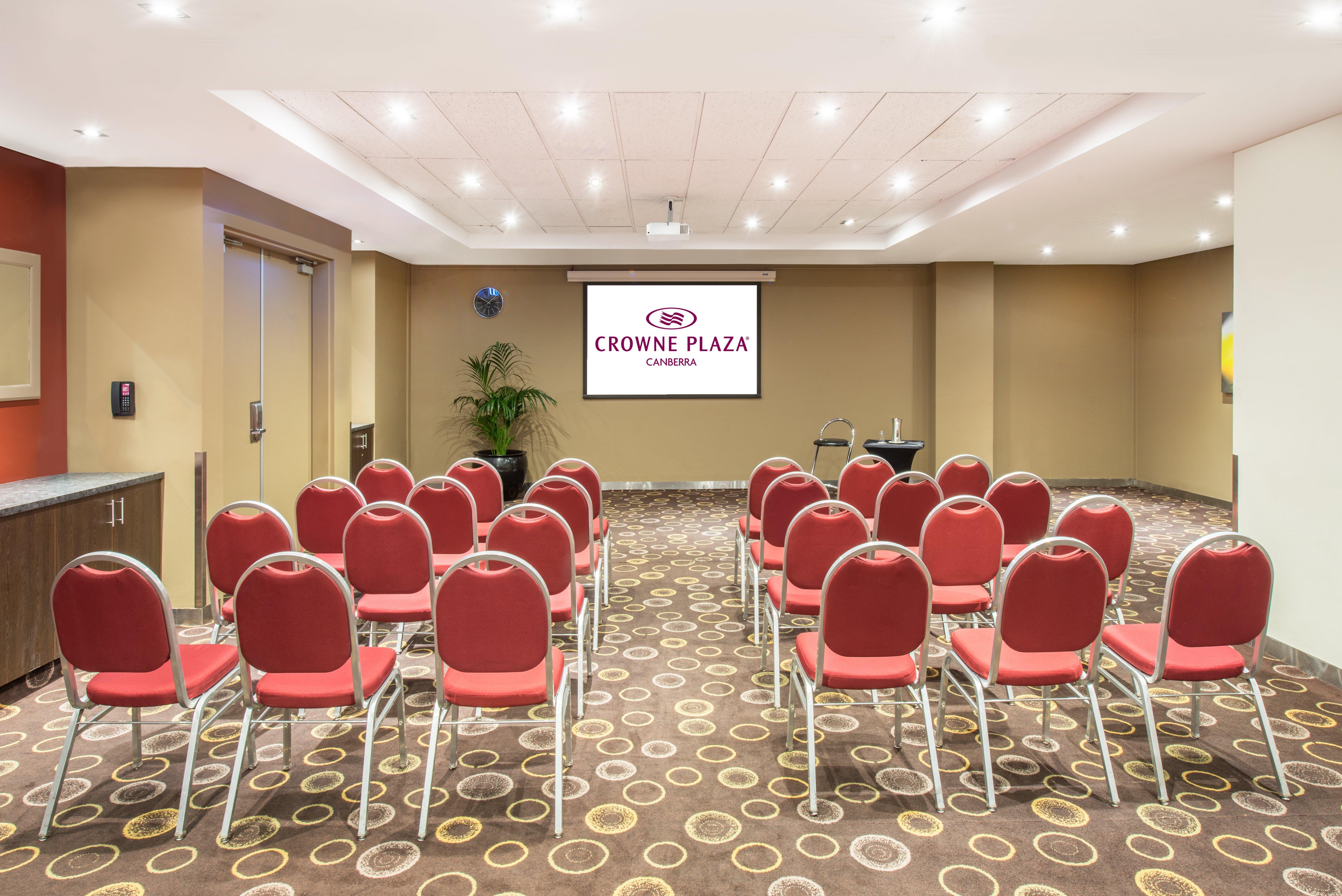 Crowne Plaza Canberra By Ihg Exterior photo