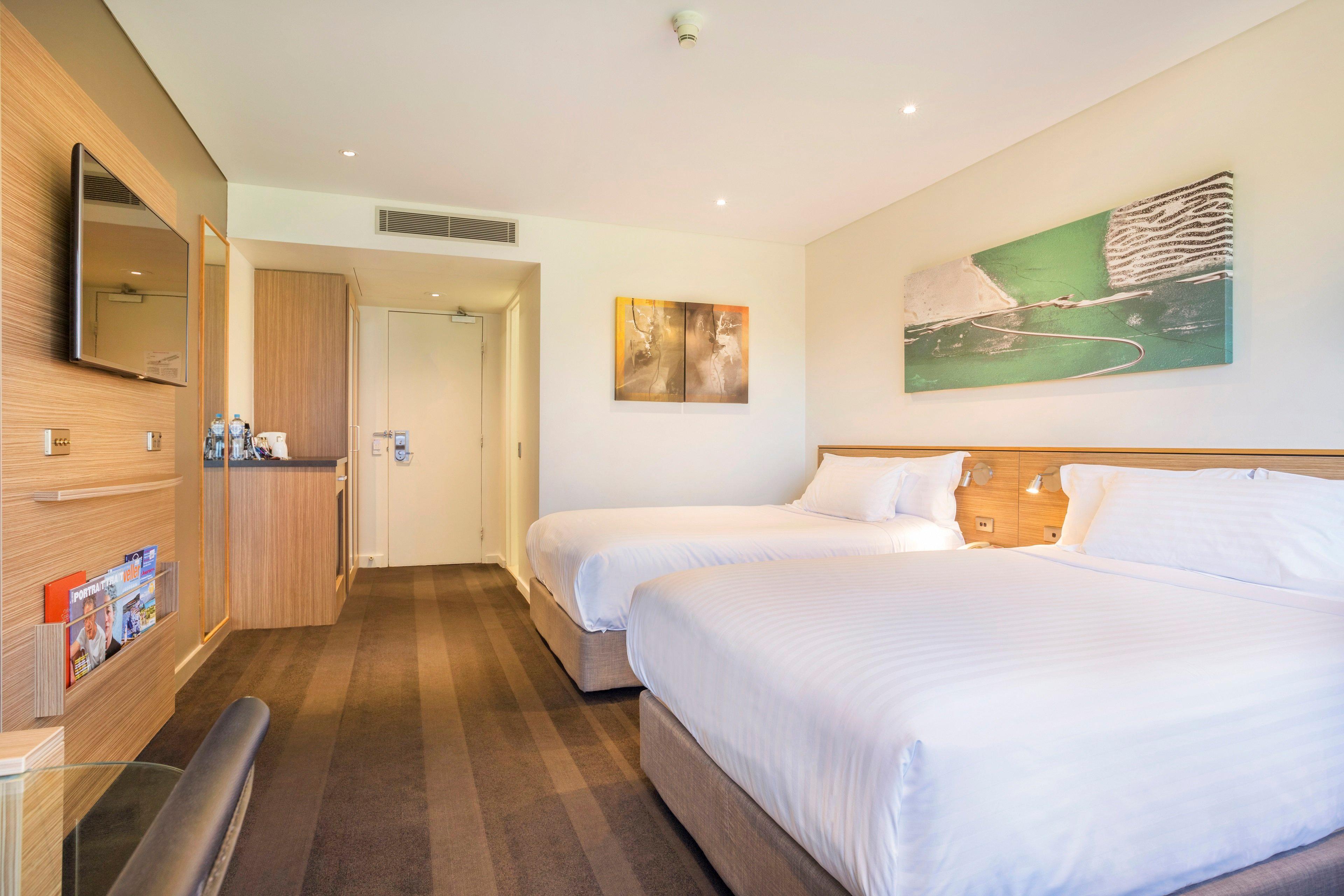 Crowne Plaza Canberra By Ihg Exterior photo
