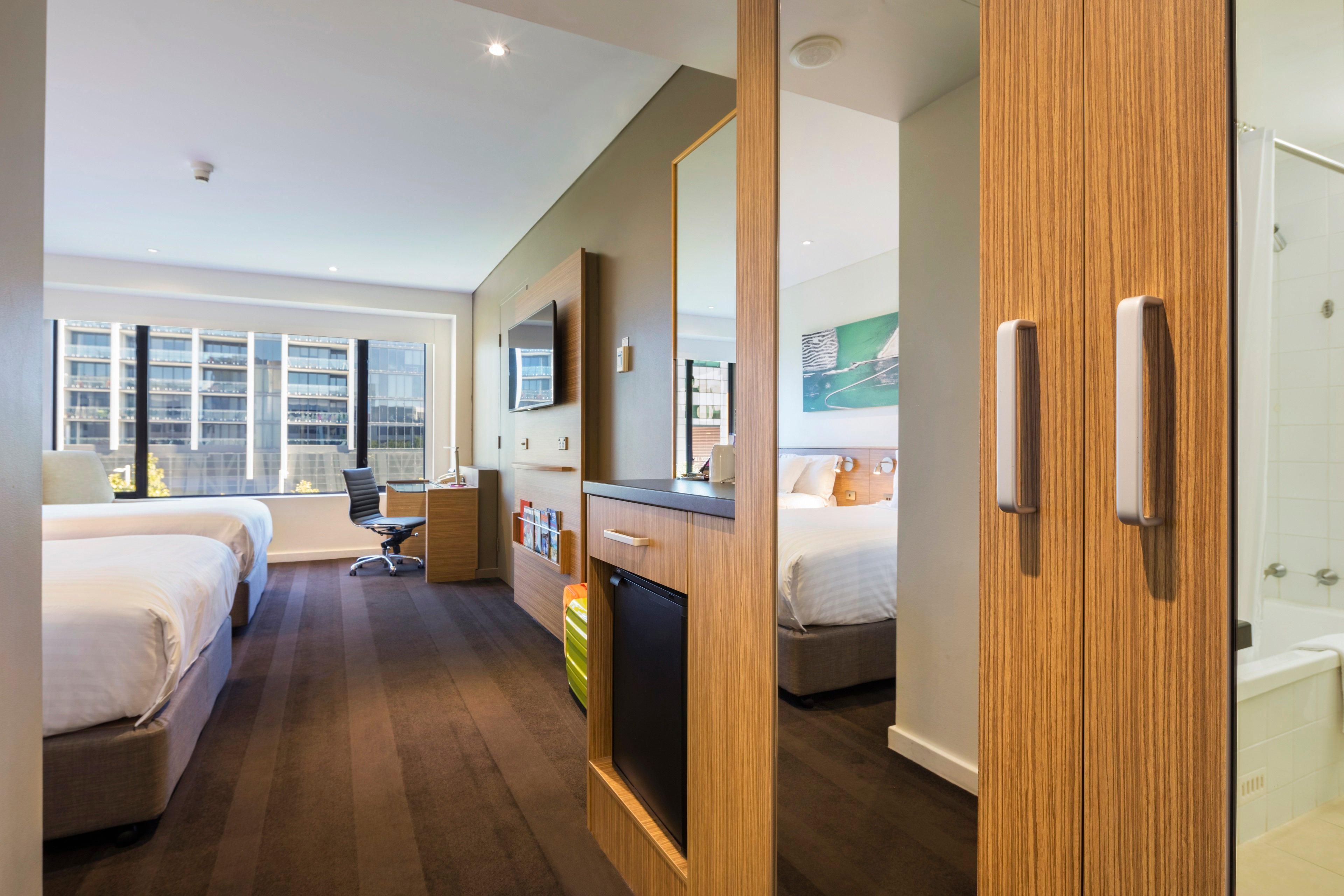 Crowne Plaza Canberra By Ihg Exterior photo