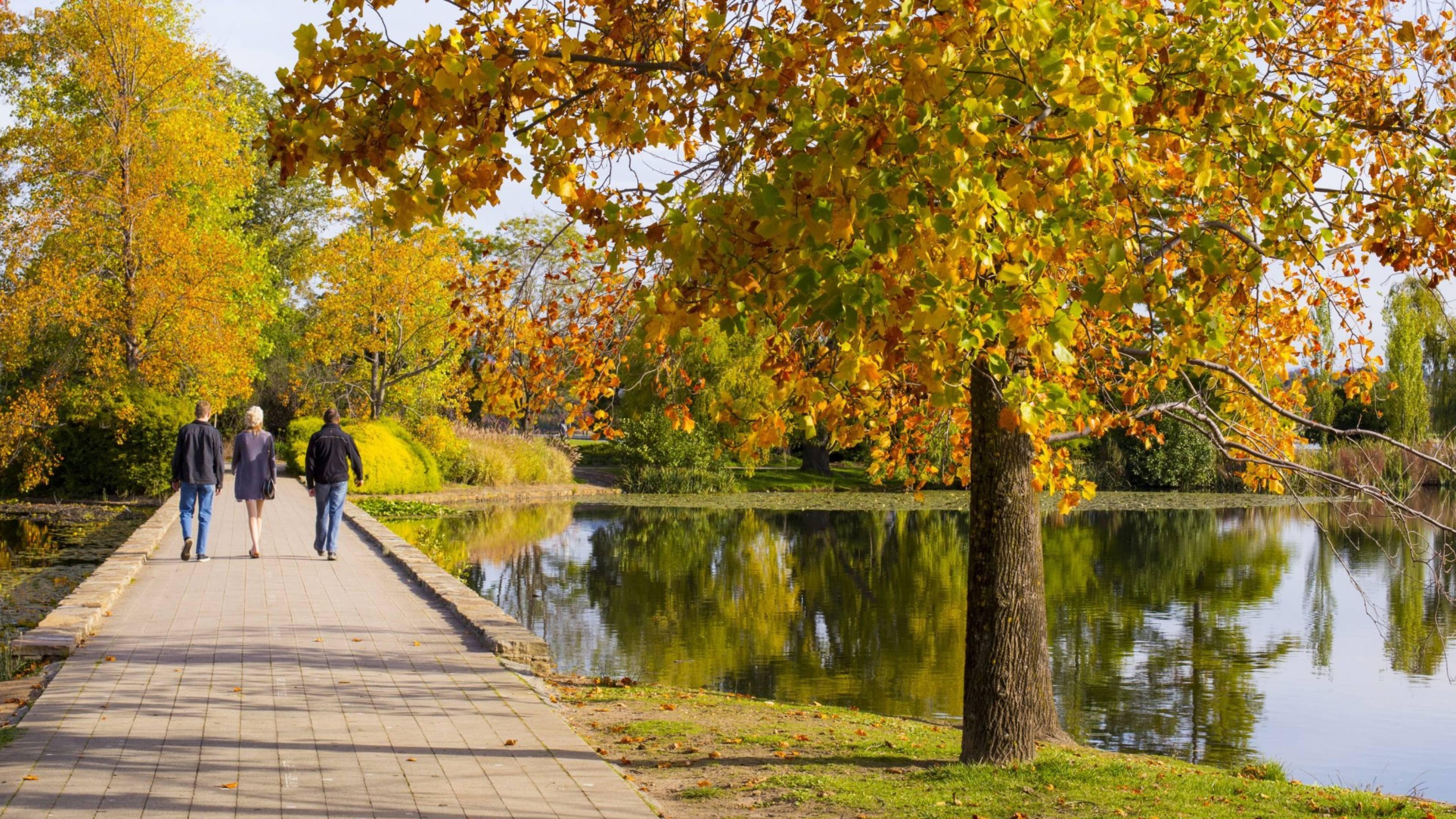 Crowne Plaza Canberra By Ihg Exterior photo