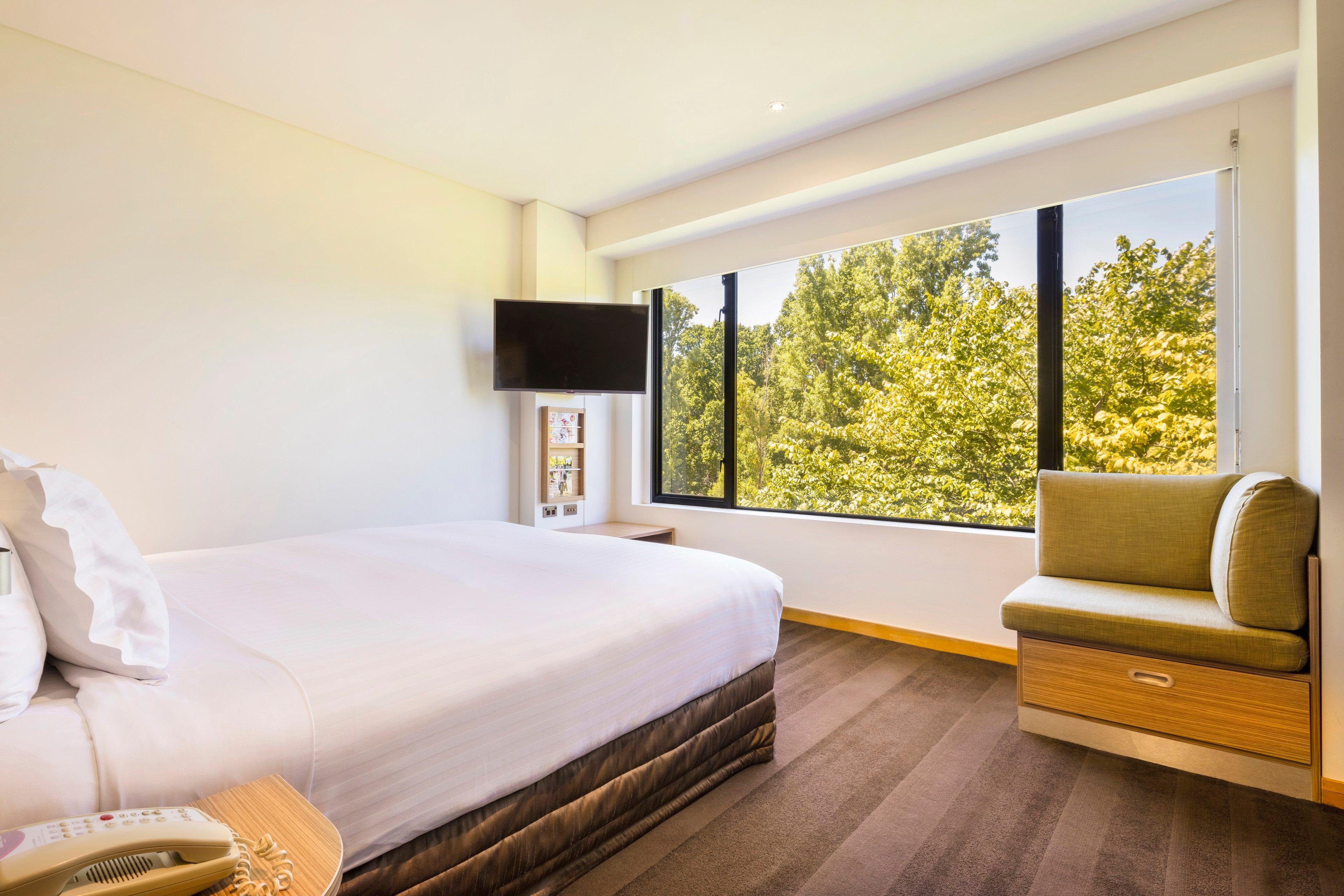 Crowne Plaza Canberra By Ihg Exterior photo