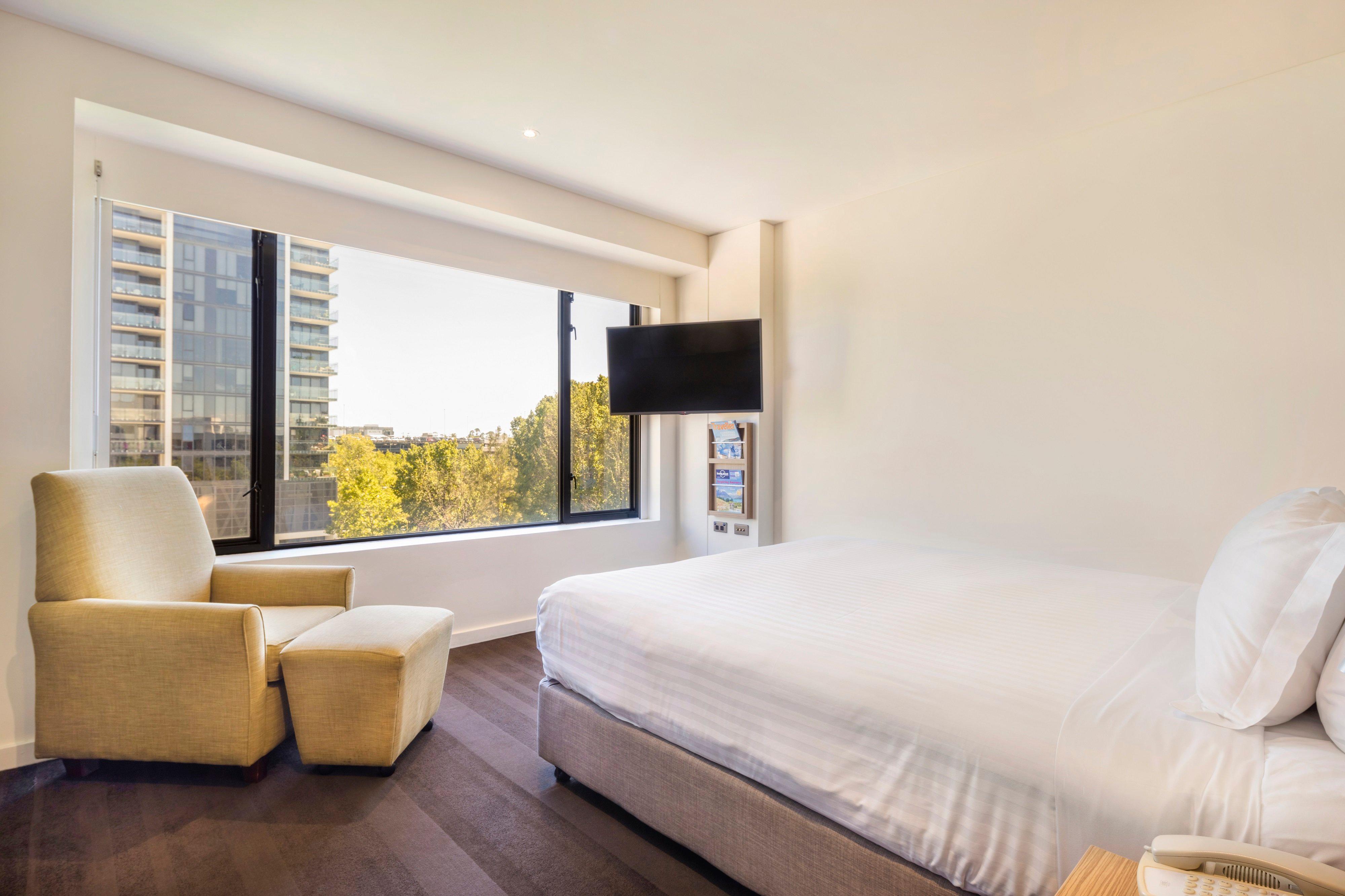 Crowne Plaza Canberra By Ihg Exterior photo
