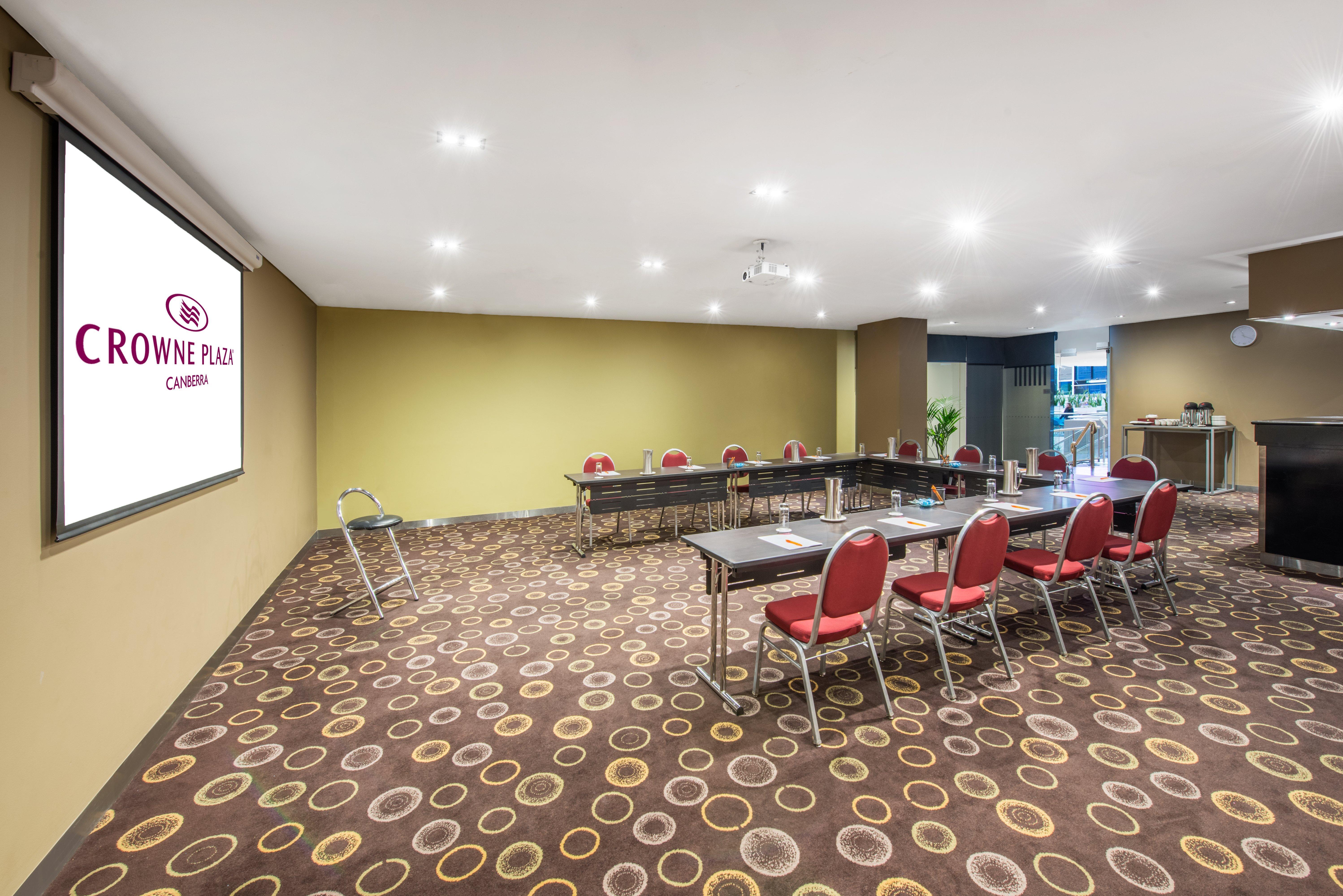 Crowne Plaza Canberra By Ihg Exterior photo