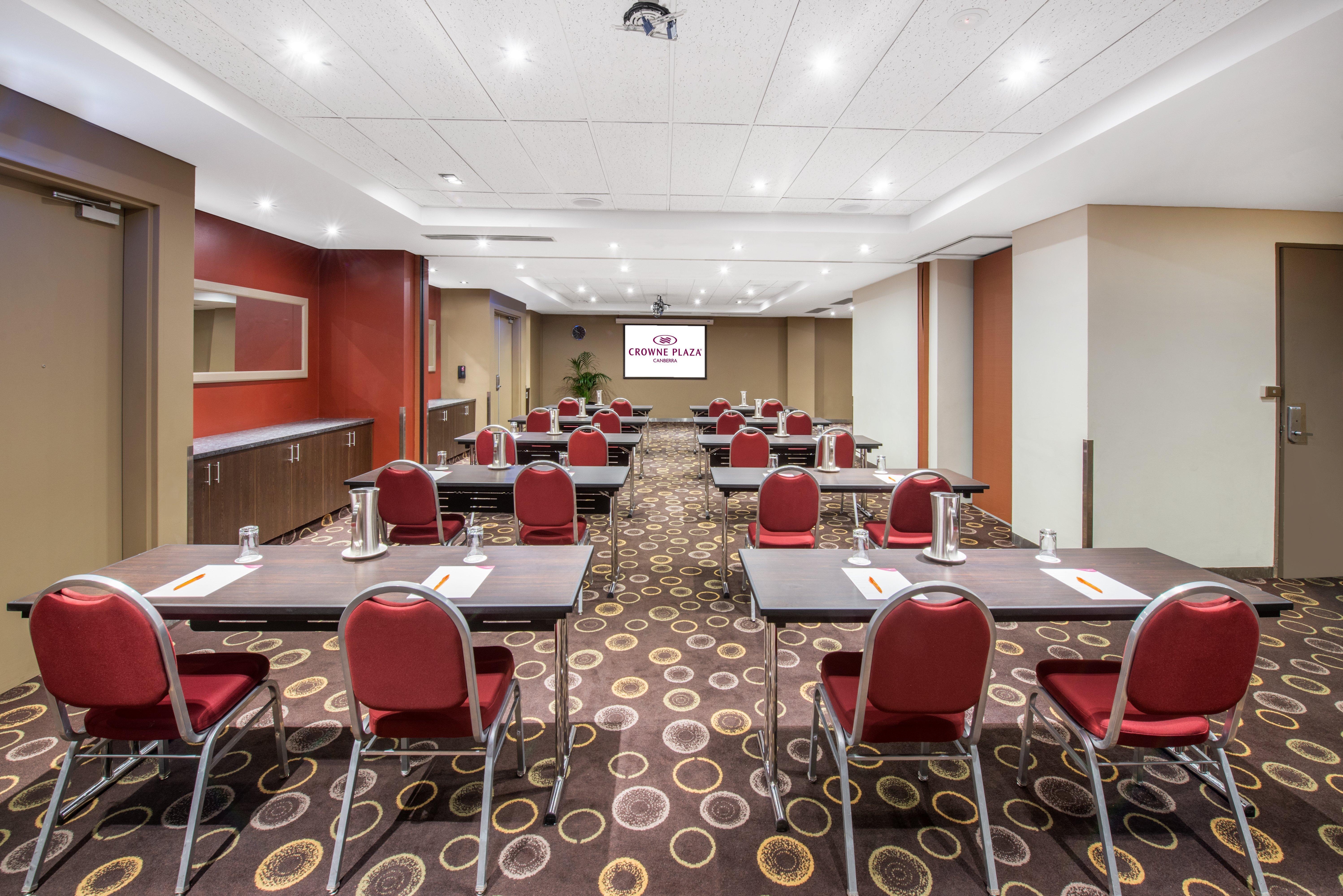 Crowne Plaza Canberra By Ihg Exterior photo