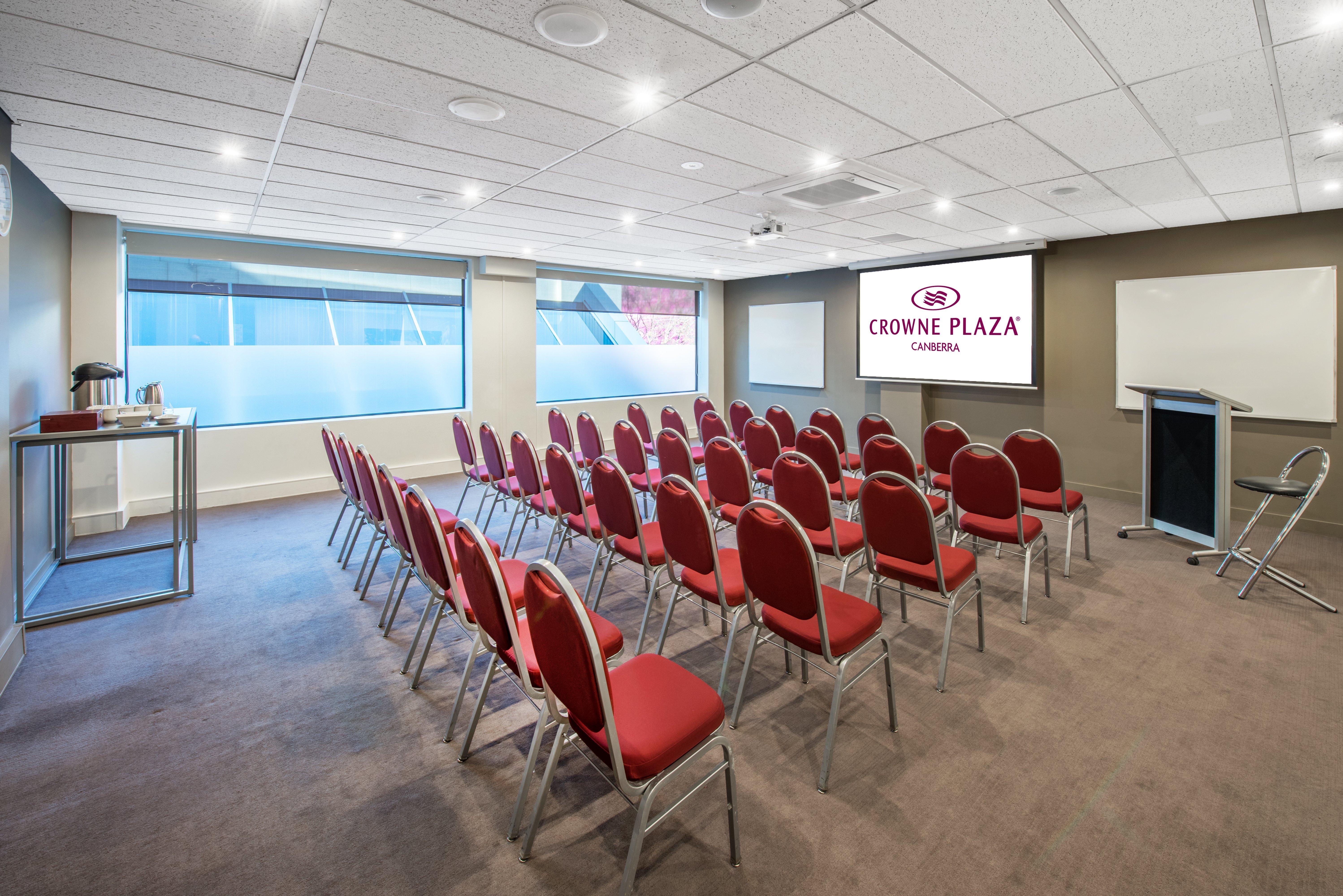 Crowne Plaza Canberra By Ihg Exterior photo