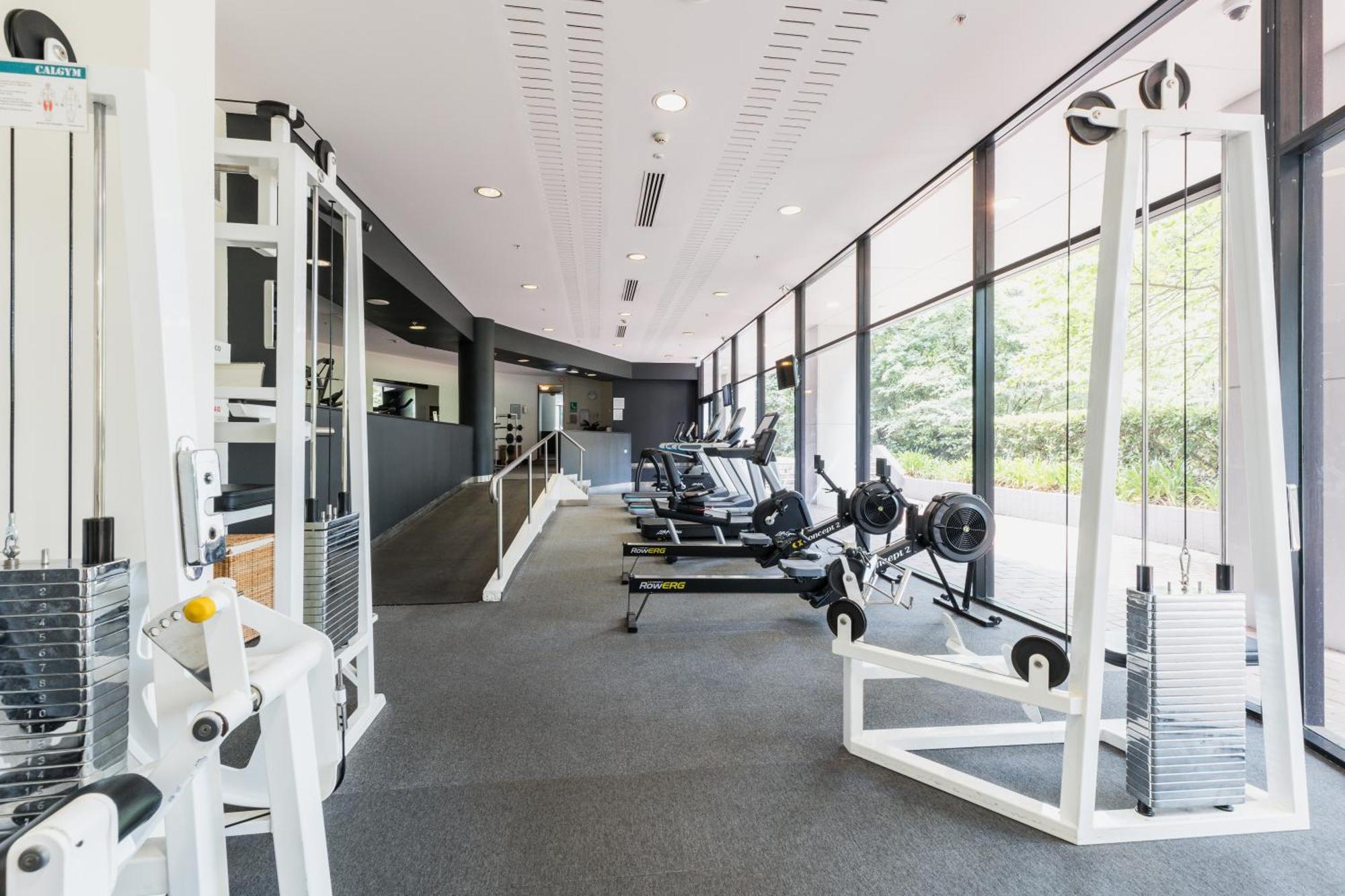 Crowne Plaza Canberra By Ihg Exterior photo