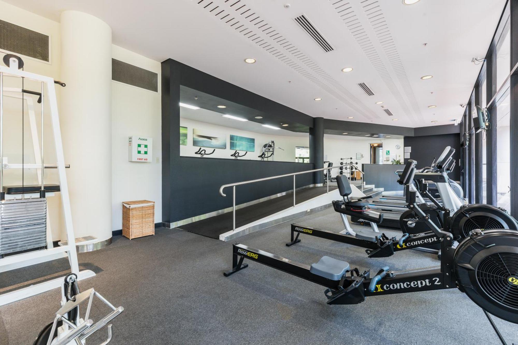 Crowne Plaza Canberra By Ihg Exterior photo