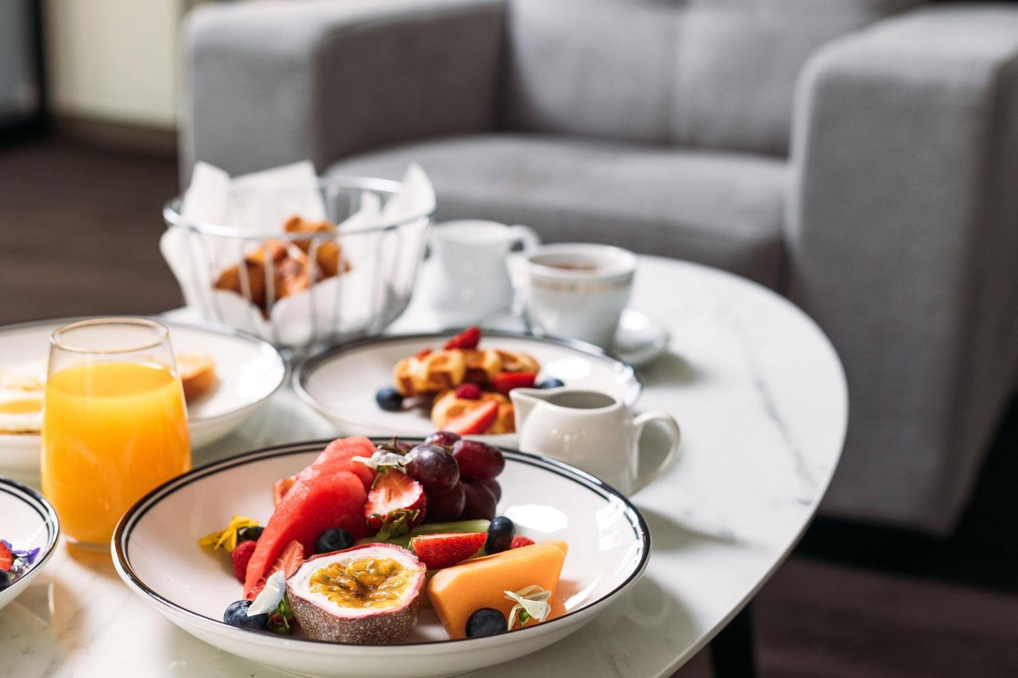 Crowne Plaza Canberra By Ihg Exterior photo