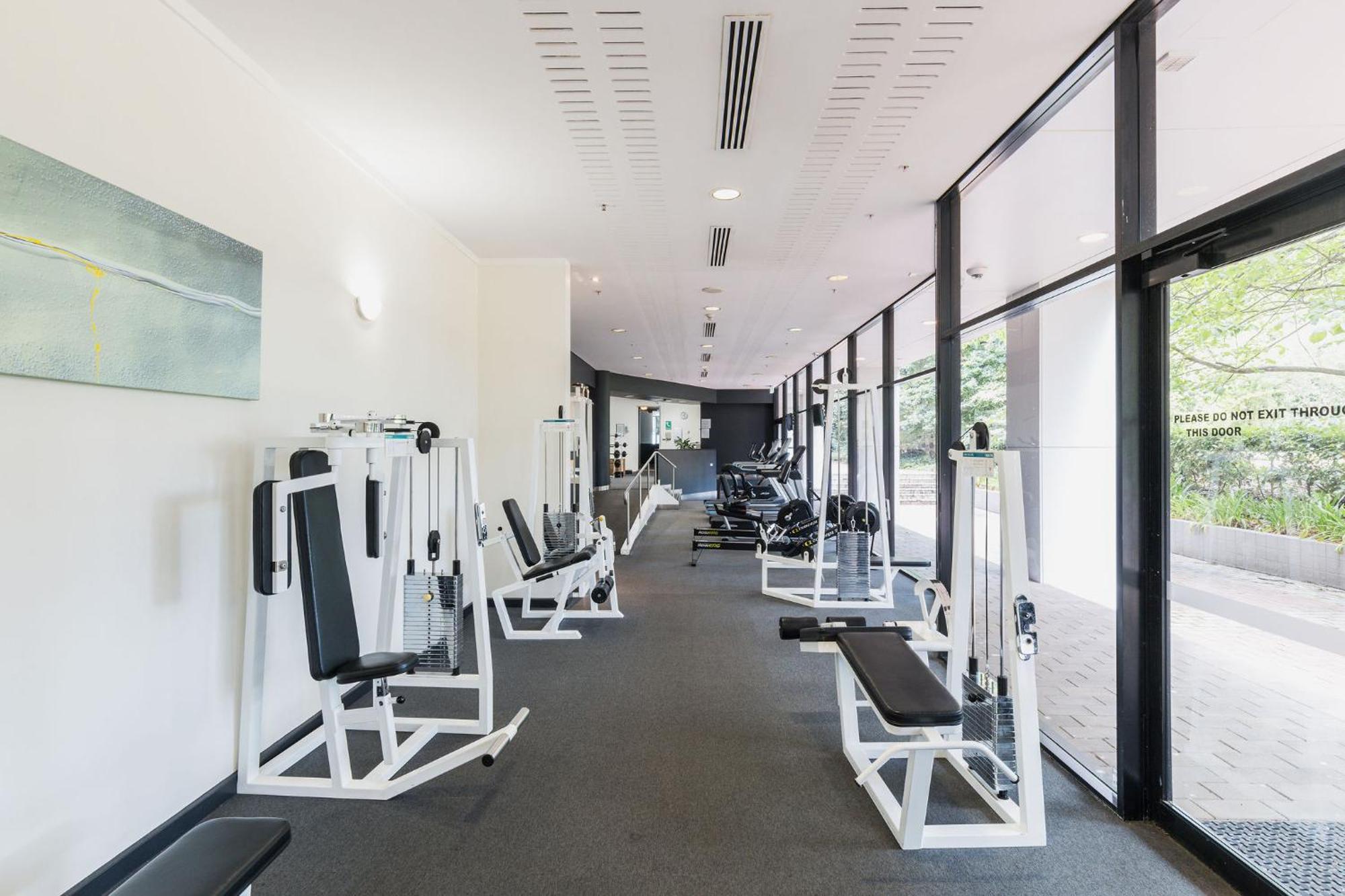 Crowne Plaza Canberra By Ihg Exterior photo