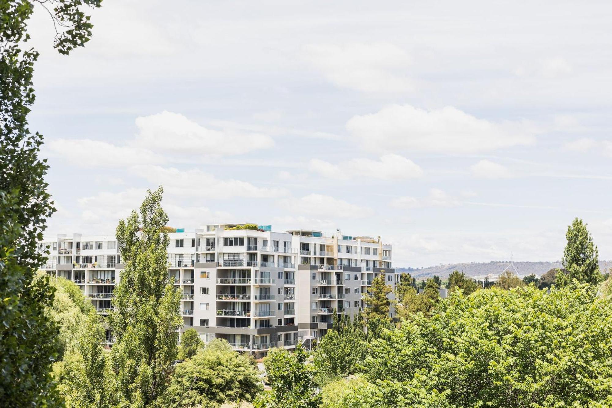 Crowne Plaza Canberra By Ihg Exterior photo