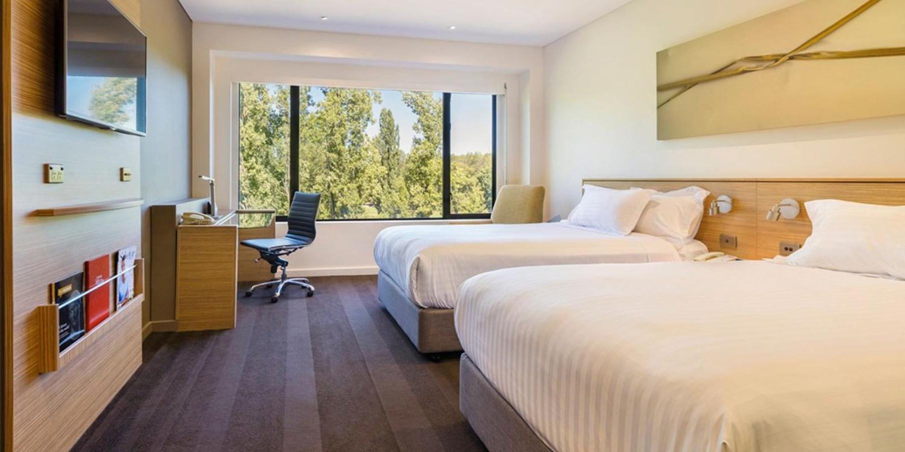 Crowne Plaza Canberra By Ihg Exterior photo