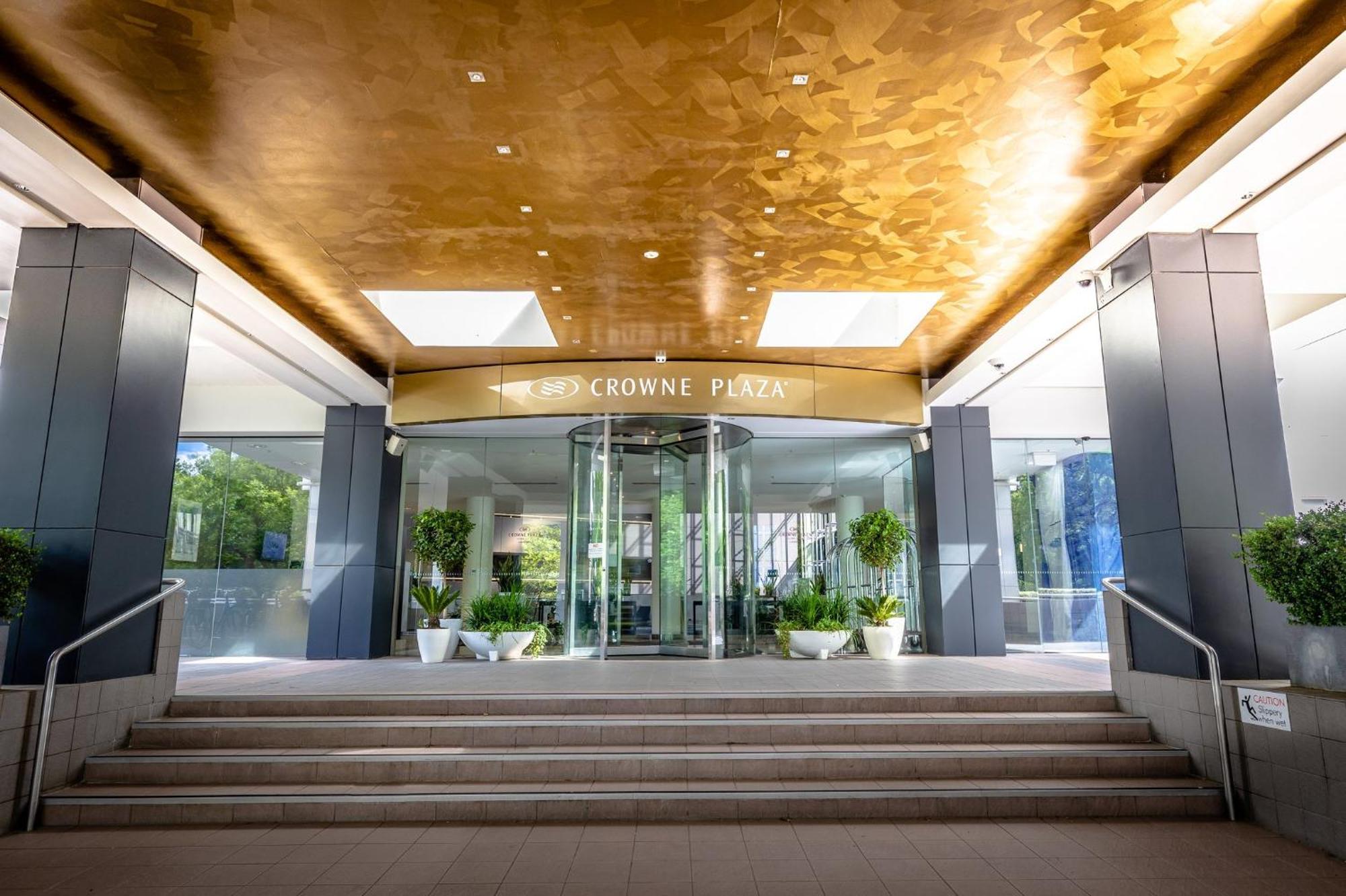 Crowne Plaza Canberra By Ihg Exterior photo